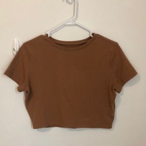 Brown cropped tee